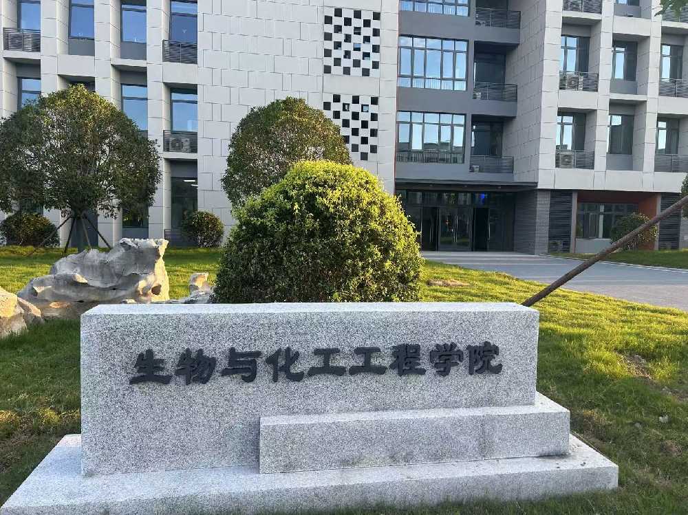 城中区扬州职业大学体育场高杆灯项目